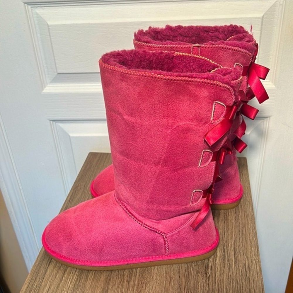 PINK WINTER BOOTS WATER PROOF JUST UNDER THE KNEE HIGHT WITH BACK BOWS SIZE 9